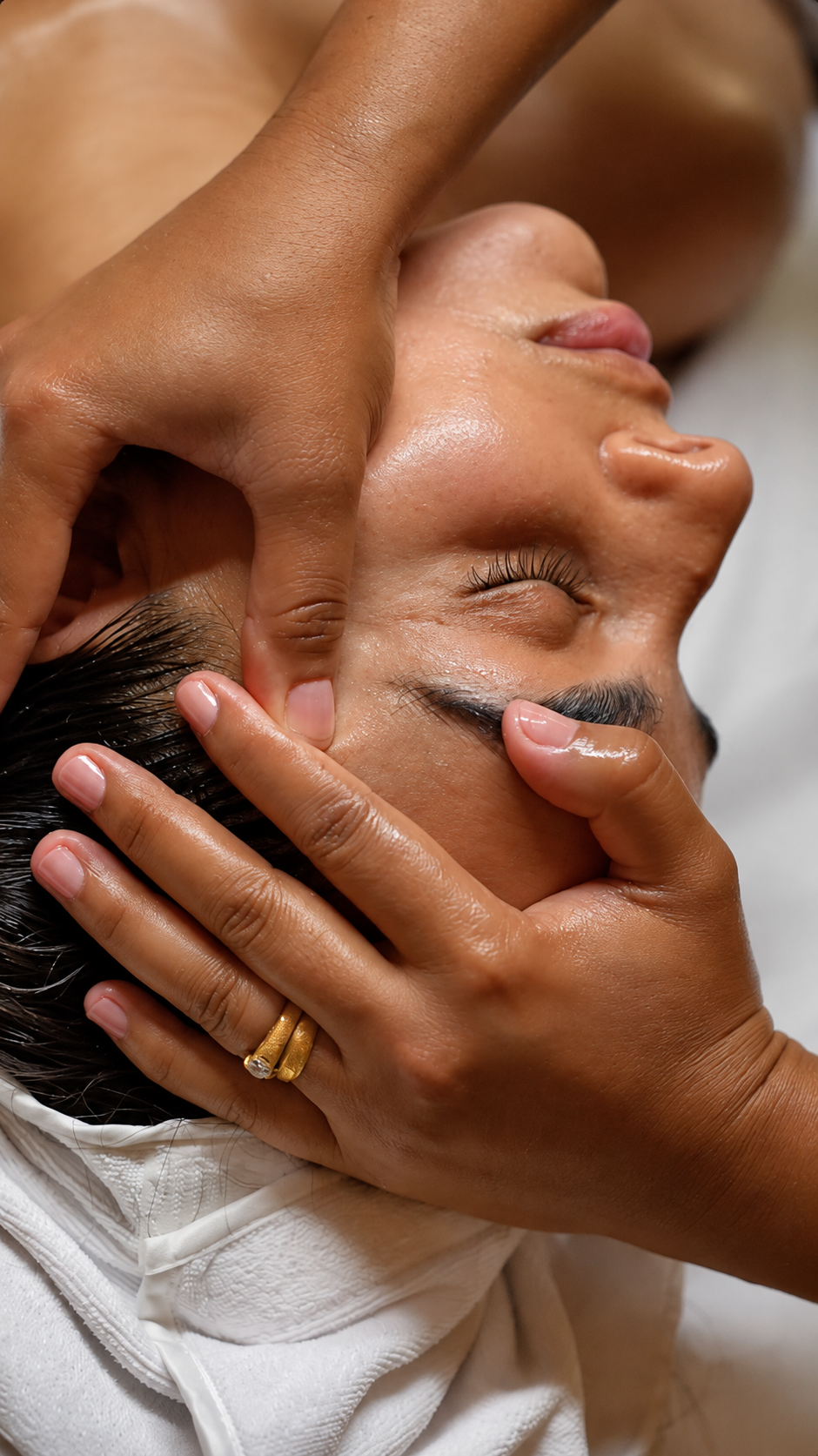 Illustrative image: A hands-on facial massage with a sculpting tool